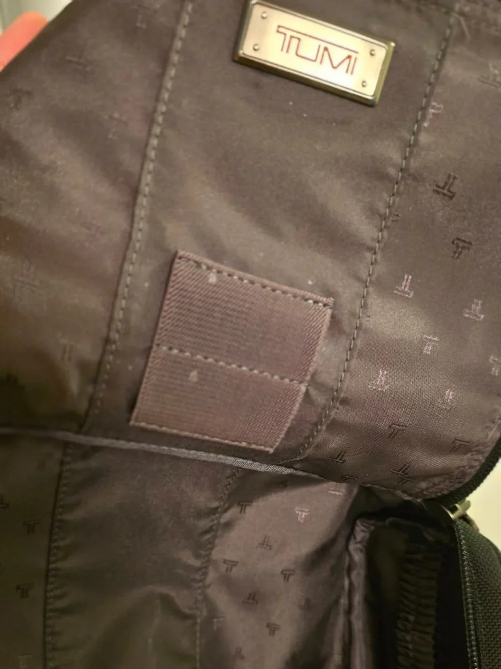 Authentic TUMI Alpha Travel Kit, style 22190D4 black pre-owned good